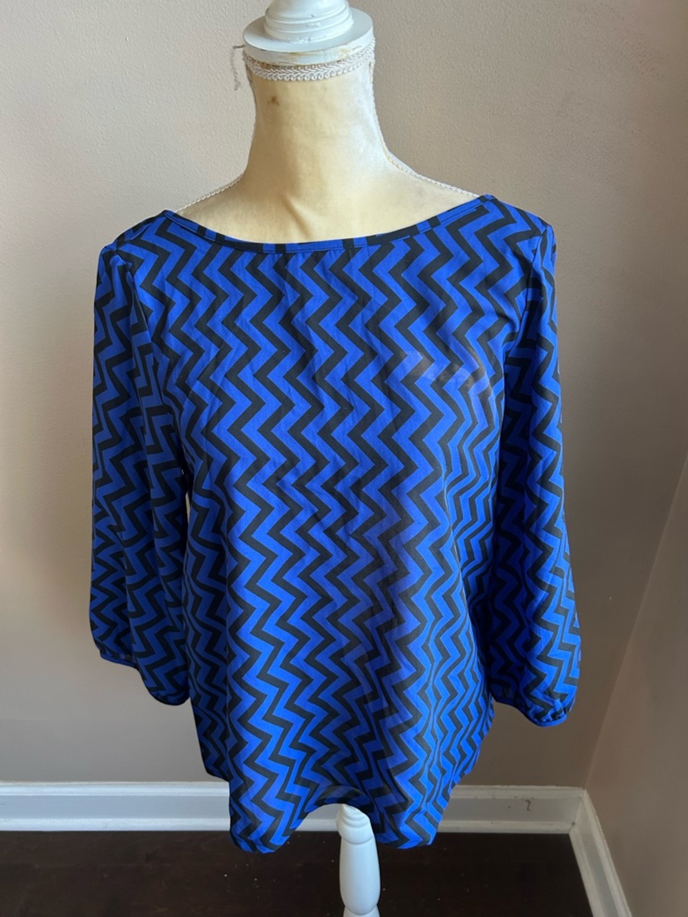 New Women’s Chevron Print Blouse Bow In Back Sz XL  4122